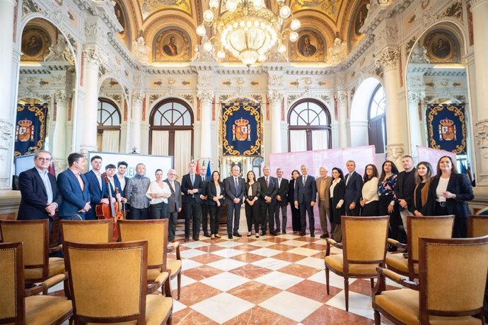 La Fundación Málaga ha presentado este miércoles la quinta edición de las Becas Talento que tienen como objetivo impulsar la formación de jóvenes artistas malagueños.