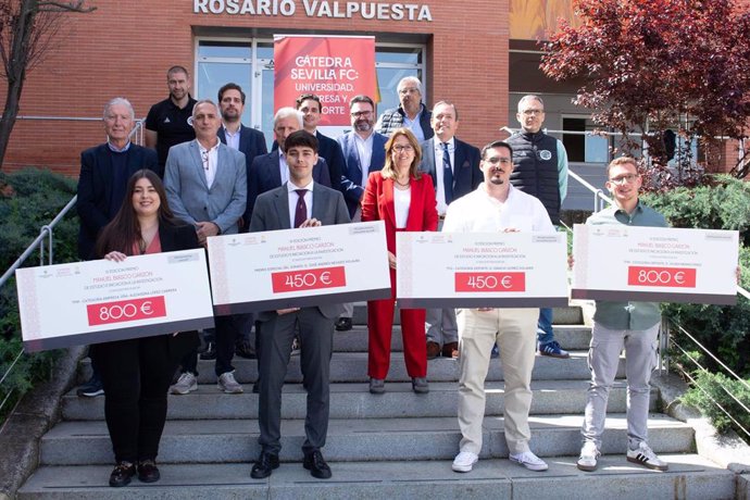 La Cátedra Sevilla FC de la UPO reconoce trabajos sobre salud, rendimiento y gestión deportiva.
