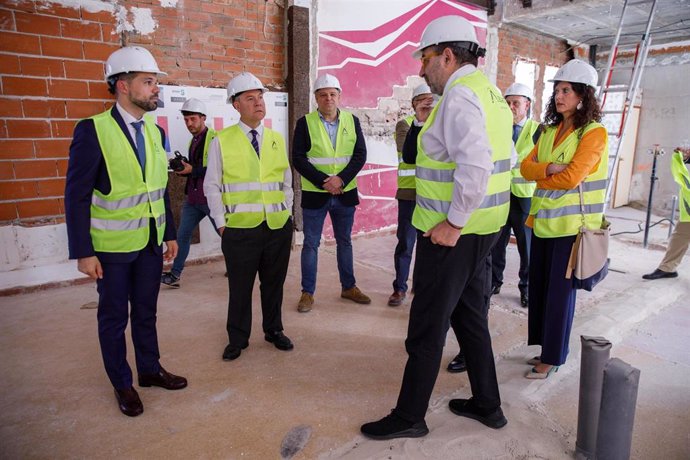 El presidente de Castilla-La Mancha, Emiliano García-Page, visita las obras de ampliación y reforma del Centro de Salud deTarazona de la Mancha.
