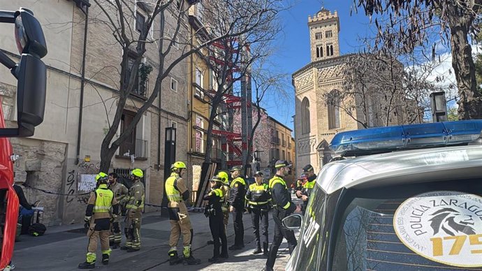 Desalojados dos edificios en el entorno de la plaza de la Magdalena el pasado marzo.