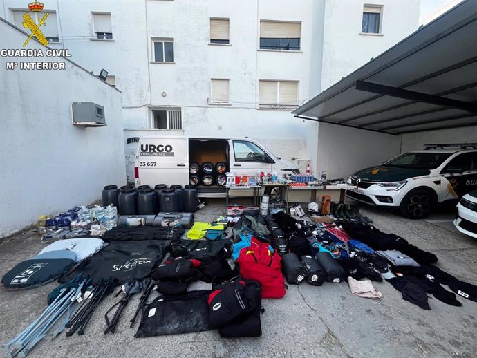 Material logístico para narcolanchas intervenido en un control en la A-381 de Cádiz.