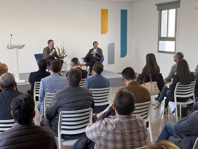 Antonio Repullo y Adolfo Molina en el encuentro de trabajo con alcaldes del norte de Córdoba en Pozoblanco.