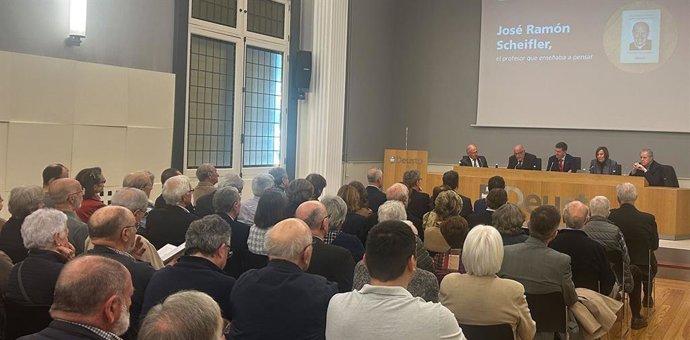 Homenaje al jesuita José Ramón Scheifler