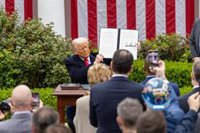 Rusia admite "gran preocupación" por la "guerra arancelaria" entre EEUU y China y reforzará sus lazos con Pekín