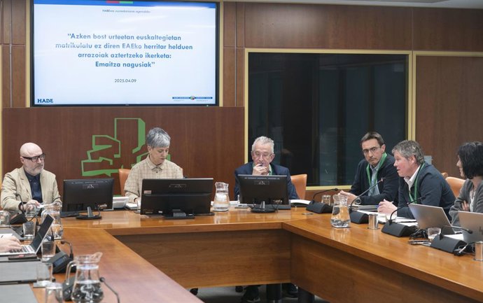 Jaurlaritzako Hizkuntza Politikako ordezkariak Eusko Legebiltzarrean