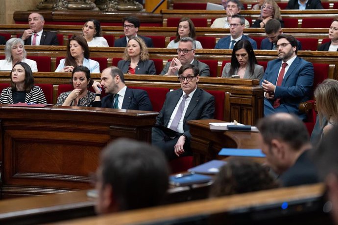 El president de la Generalitat, Salvador Illa, durante una sesión de control al Govern de la Generalitat de Catalunya en el Parlament, a 9 de abril de 2025, en Barcelona (España)