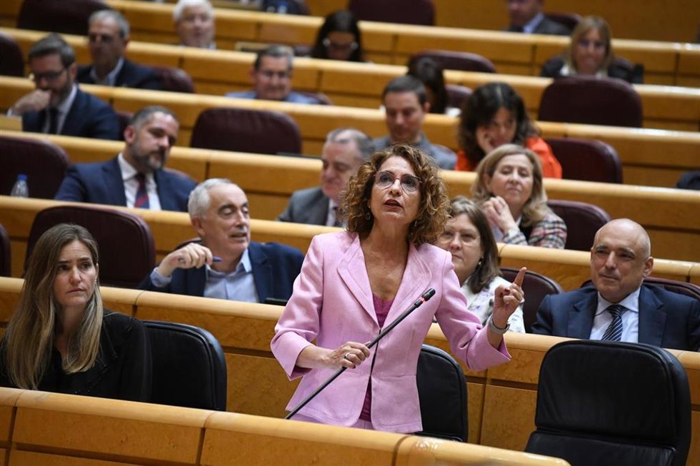 Archivo - La vicepresidenta primera y ministra de Hacienda, María Jesús Montero, durante una sesión de control, en el Senado, a 25 de febrero de 2025, en Madrid (España).