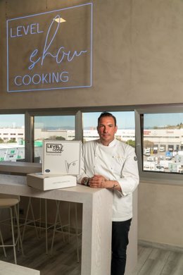 El chef Aurelio Morales y Level Cook