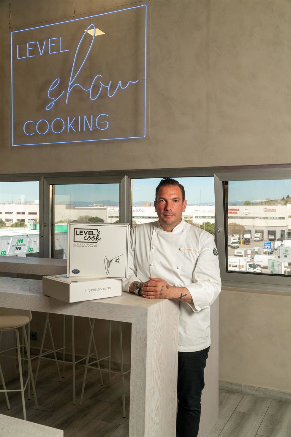 El chef Aurelio Morales y Level Cook