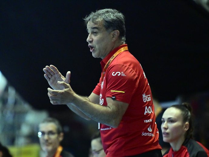Archivo - Ambros Martín durante un partido de la selección española femenina de balonmano