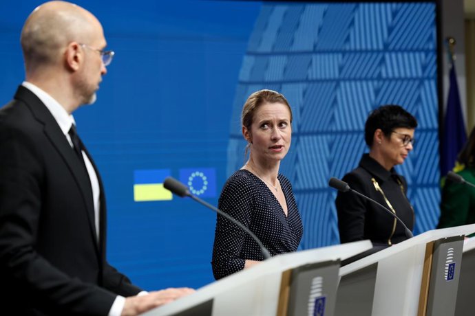 A Alta Representante da UE, Kaja Kallas, com o Primeiro Ministro ucraniano Denis Smyhal e a Comissária para o Alargamento, Marta Kos.