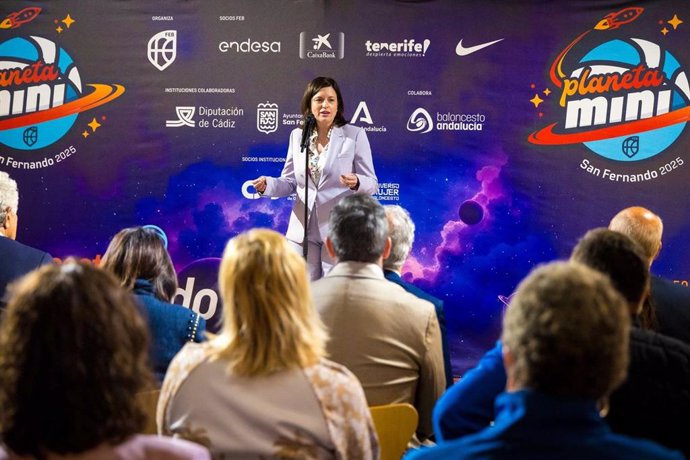 La alcaldesa de San Fernando, Patricia Cavada, en la presentación de una nueva edición del Campeonato de España de Minibasket