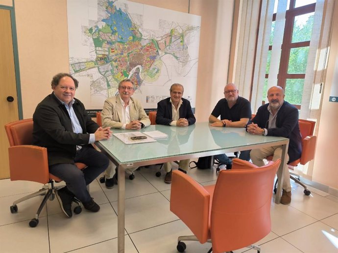 Representantes de colegios oficiales de Arquitectos y la Gerencia Municipal de Urbanismo (GMU) de Córdoba.