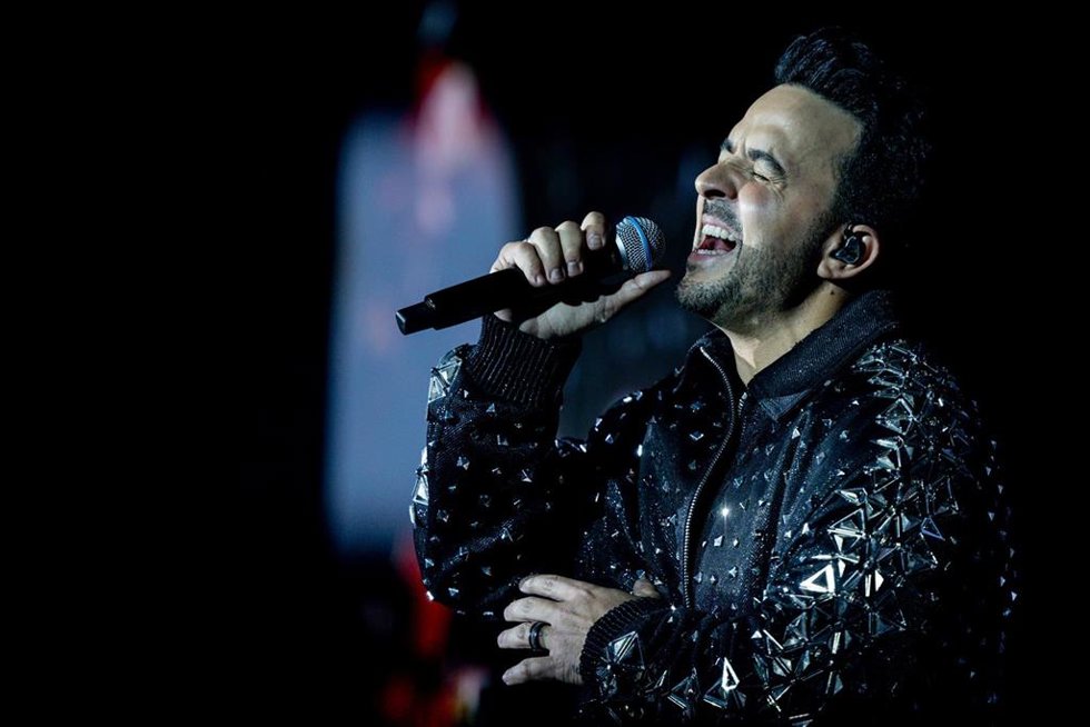 Archivo - El cantante Luis Fonsi durante un concierto.