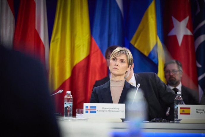 Archivo - Primera minista de Islandia, Kristrun Frostadottir, en una cumbre en Ucrania.
