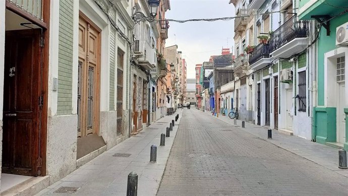 Archivo - Imagen de una calle del barrio de El Cabanyal, en la ciudad de València.