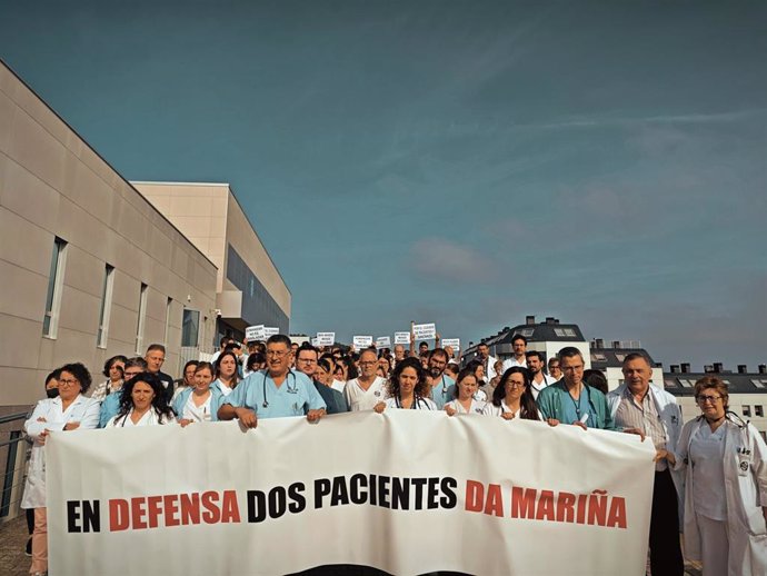 Personal facultativo de A Mariña se ha manifestado este miércoles por la falta de profesionales, a 9 de abril de 2025.