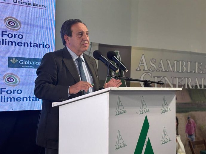 El presidente de Asaja, Pedro Barato, en la asamblea de Asaja en Cuenca
