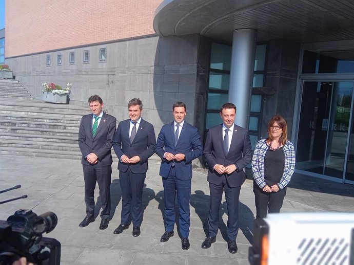 Pradales ha presidido un nuevo encuentro del  'Grupo de Defensa para la Industria'
