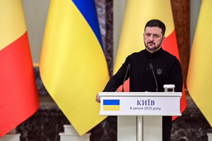 8 de abril de 2025, Kiev, Ucrânia: O presidente ucraniano Volodymyr Zelenskyy participa de uma coletiva de imprensa conjunta com o primeiro-ministro belga Bart De Wever em Kiev, Ucrânia, em 8 de abril de 2025.