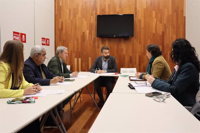 Mayoral (centro), en la reunión con los representantes de CSIF.
