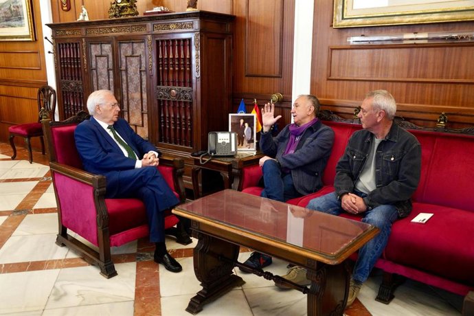 El secretario general de la Unión General de Trabajadores (UGT), Pepe Álvarez, en la reunión con el presidente de Melilla, Juan José Imbroda (PP).
