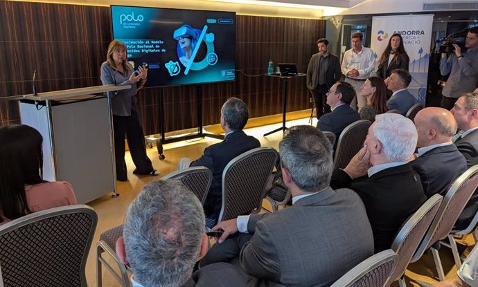 La ministra Marsol durante su intervención en la reunión informativa