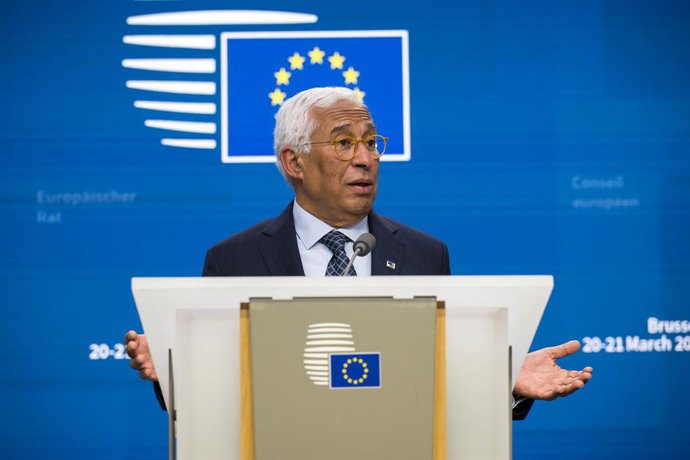21 de março de 2025, Bruxelas, Bélgica: Antonio Costa, presidente do Conselho Europeu, fala com a imprensa após a cúpula da UE na sede do Conselho Europeu em Bruxelas, Bélgica, em 20.03.2025. O Conselho Europeu enfatizou a necessidade de impulsionar a c