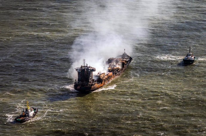 El mercante 'Solong' tras colisionar con el petrolero 'Stena Immaculate' en el mar del Norte