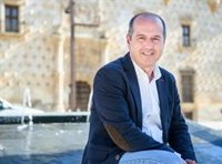 Rojo aspira a gobernar Guadalajara en 2027 y activará el 'modo campaña' tras el verano para recuperar el bastón de mando