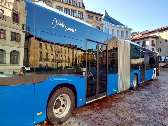 Archivo - Autobús urbano TUA en Oviedo