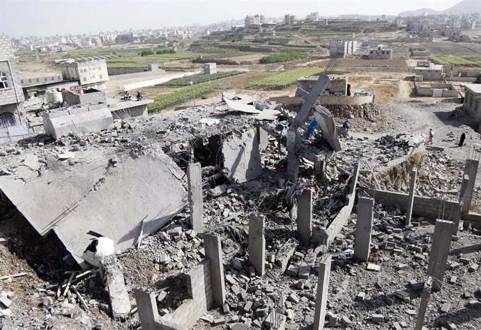 Edificio destruido por los bombardeos de Estados Unidos contra la capital de Yemen, Saná (archivo)