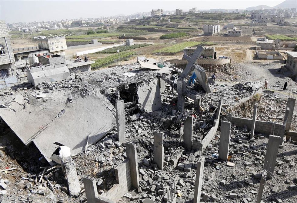 Edificio destruido por los bombardeos de Estados Unidos contra la capital de Yemen, Saná (archivo)