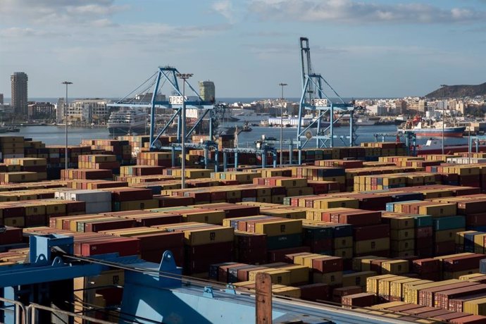 Archivo - Contenedores de barco