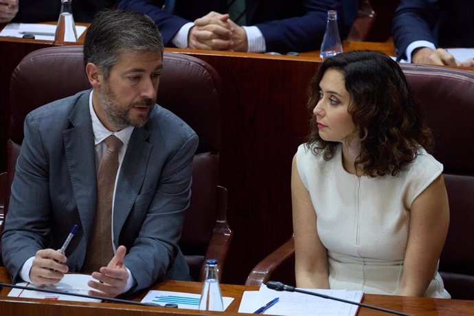 Archivo - El consejero de Presidencia, Miguel Ángel García Martín, y la presidenta de la Cominudad de Madrid, Isabel Díaz Ayuso, durante un pleno en la Asamblea de Madrid, a 24 de octubre de 2024, en Madrid (España).