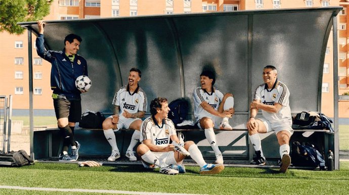 Raúl González, Manolo Sanchís, Iker Casillas, Fernando Morientes, Guti, Marcelo Vieira y Éder Militao presentan una nueva camiseta de Adidas y el Real Madrid.