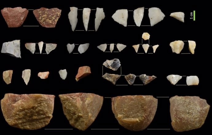 Herramientas de piedra prehistóricas, específicamente los “núcleos” utilizados para crear hojas más pequeñas