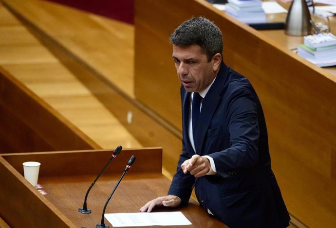 El 'president' de la Generalitat, Carlos Mazón, interviene en la sesión de control este jueves en Les Corts