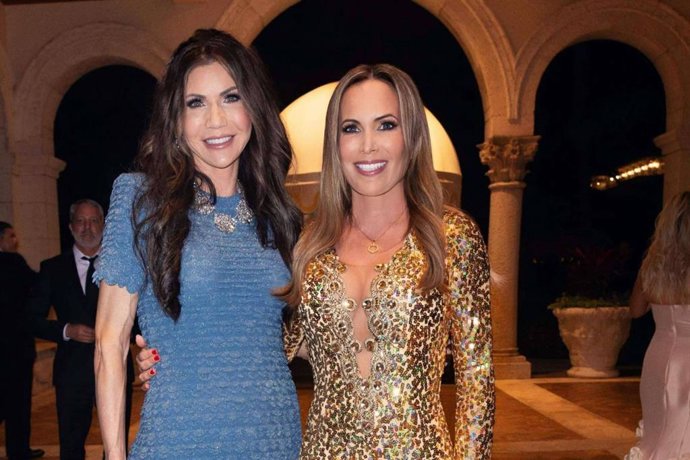 Natalia Denegri premiada en la American Patriots Gala, junto al presidente Javier Milei y Kristi Noem