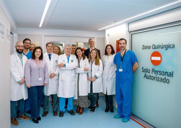 Profesionales del Virgen del Rocío que han participado en el estudio sobre movimiento de células tumorales en cirugías de cáncer de páncreas.