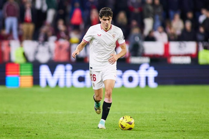 Archivo - El jugador del Sevilla FC Juanlu Sánchez, en un partido de LaLiga EASports.
