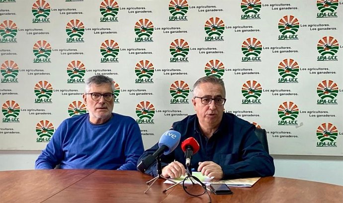 REsponsables de UPA-UCE en rueda de prensa en Mérida