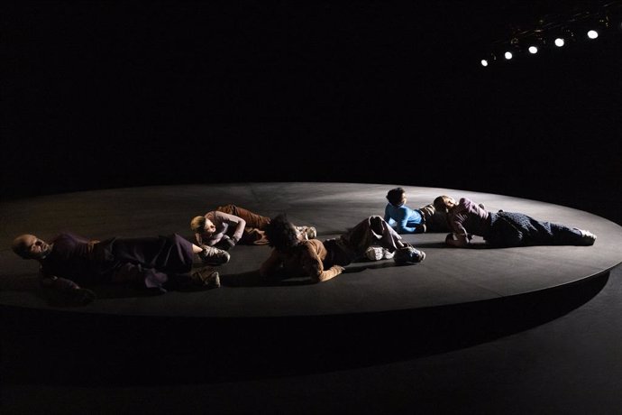Archivo - Dansa València presenta en el Teatro Principal 'Remachine', un espectáculo del holandés Jefta van Dinther