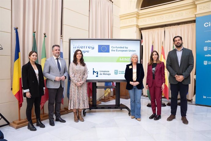 Los concejales delegados de Servicios Operativos, Sostenibilidad Medioambiental, Deporte y Economía, Teresa Porras, Penélope Gómez, Borja Vivas y Carlos Conde, presentan proyecto de cooperación europea MINEV