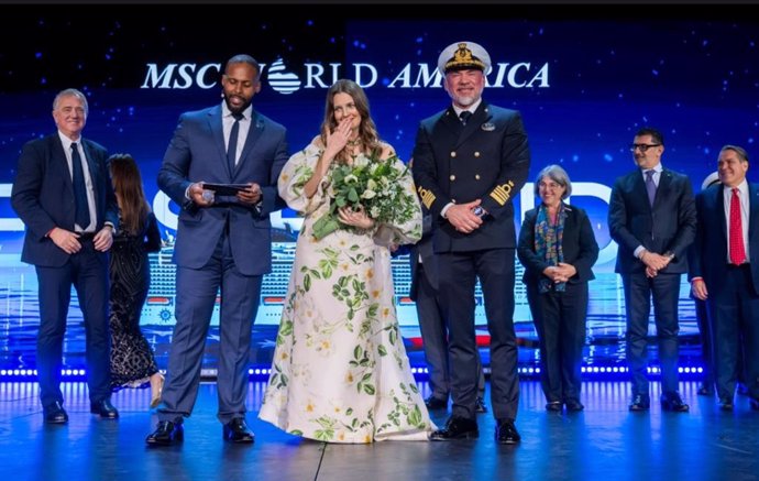 Bautismo del MSC World América Drew Barrymore