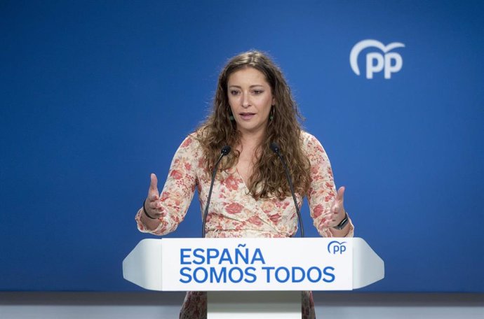 Archivo - La vicesecretaria de Sanidad y Educación del PP, Ester Muñoz, durante una rueda de prensa tras la celebración del Comité de Dirección del Partido Popular en la sede nacional del partido, en Madrid (España). 
