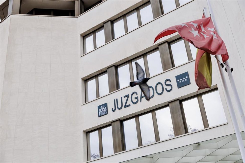 Archivo - Exterior de los juzgados de Plaza de Castilla durante la llegada a declarar de los policóias responsables del atestado a los juzgados de Plaza de Castilla, a 8 de enero de 2025, en Madrid (España). 