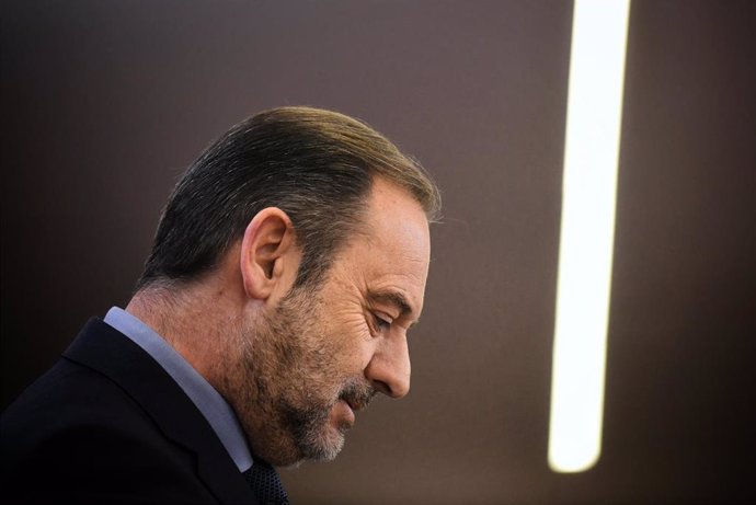 Archivo - El exministro José Luis Ábalos durante una rueda de prensa en el Congreso 