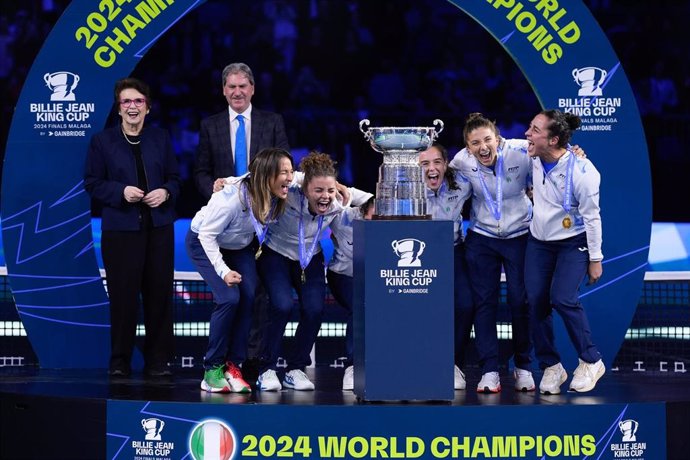 Archivo - El equipo italiano de la BJKC celebrando el triunfo en 2024.