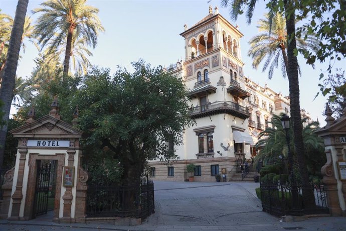 Archivo - Vista del Hotel Alfonso XIII. A 1 de agosto de 2024, en Sevilla (Andalucía, España). Vista del Hotel Alfonso XIII en el centro de Sevilla.